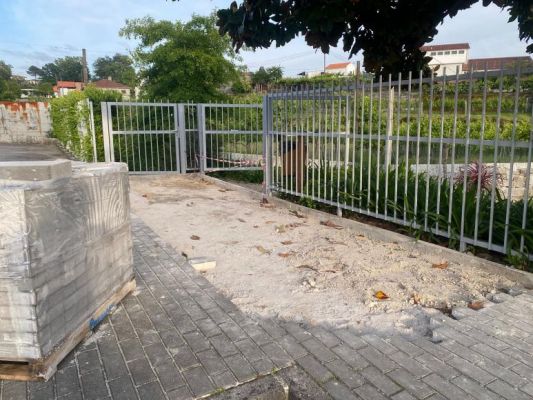 Repara&ccedil;&atilde;o e manuten&ccedil;&atilde;o de passeios em diversas ruas da Freguesia